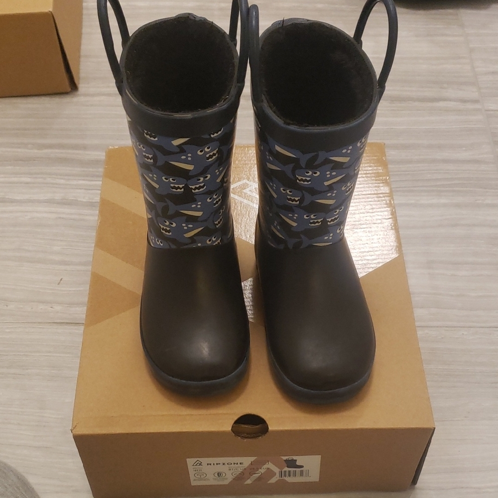 Toddler Size 8 Shark Print Rainboots
